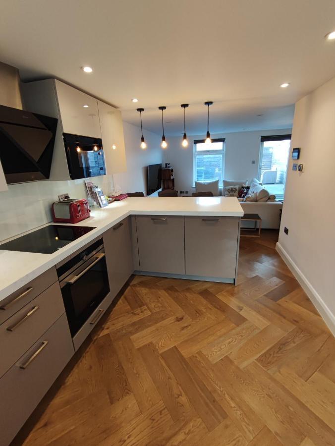 Modern 2 Bedroom Flat With Private Outdoor Terrace Лондон Экстерьер фото